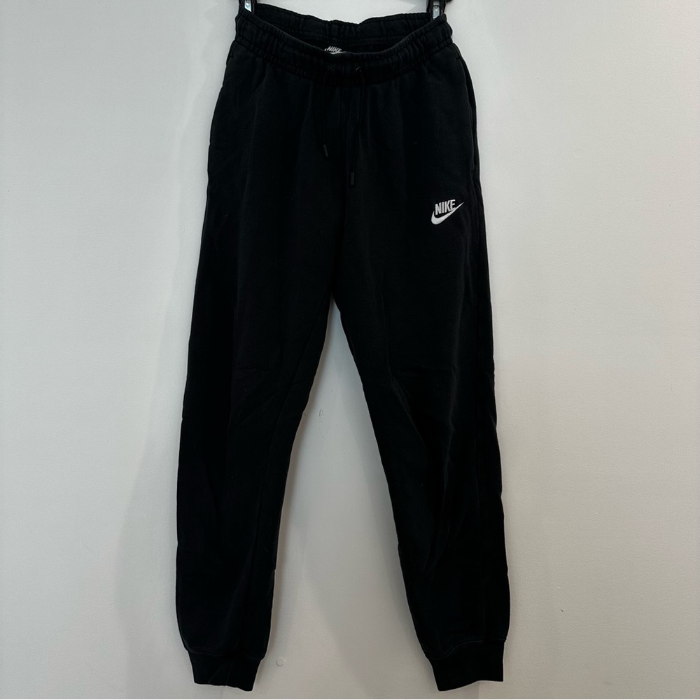 Nike Women’s Black Athletic Sweatpants with Tapered Ankles